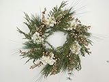 Corona de aspecto natural SHATCHI 55 cm de Aspecto Natural, Hojas Verdes Artificiales, Bayas Doradas Hortensia Blancas, Corona de Flores para Colgar en la Puerta Delantera, Decoraciones, Guirnalda Decorativa de Boda y Navidad