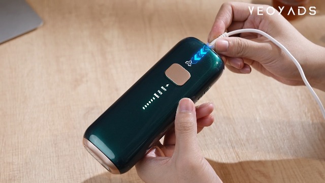 【美品】CRYSTAL HIPL 光脱毛器 ダークグリーン サファイア技術搭載 Amazon | CRYSTAL HIPL 光脱毛器 2025夏最新登場 【ドイツのiF