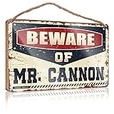 面白いキッチンサイン Beware Of Mr. Cannon 木製サイン 秋のポーチデコレーション 夫へのアウトドアギフト(サイズ:20X30CM)