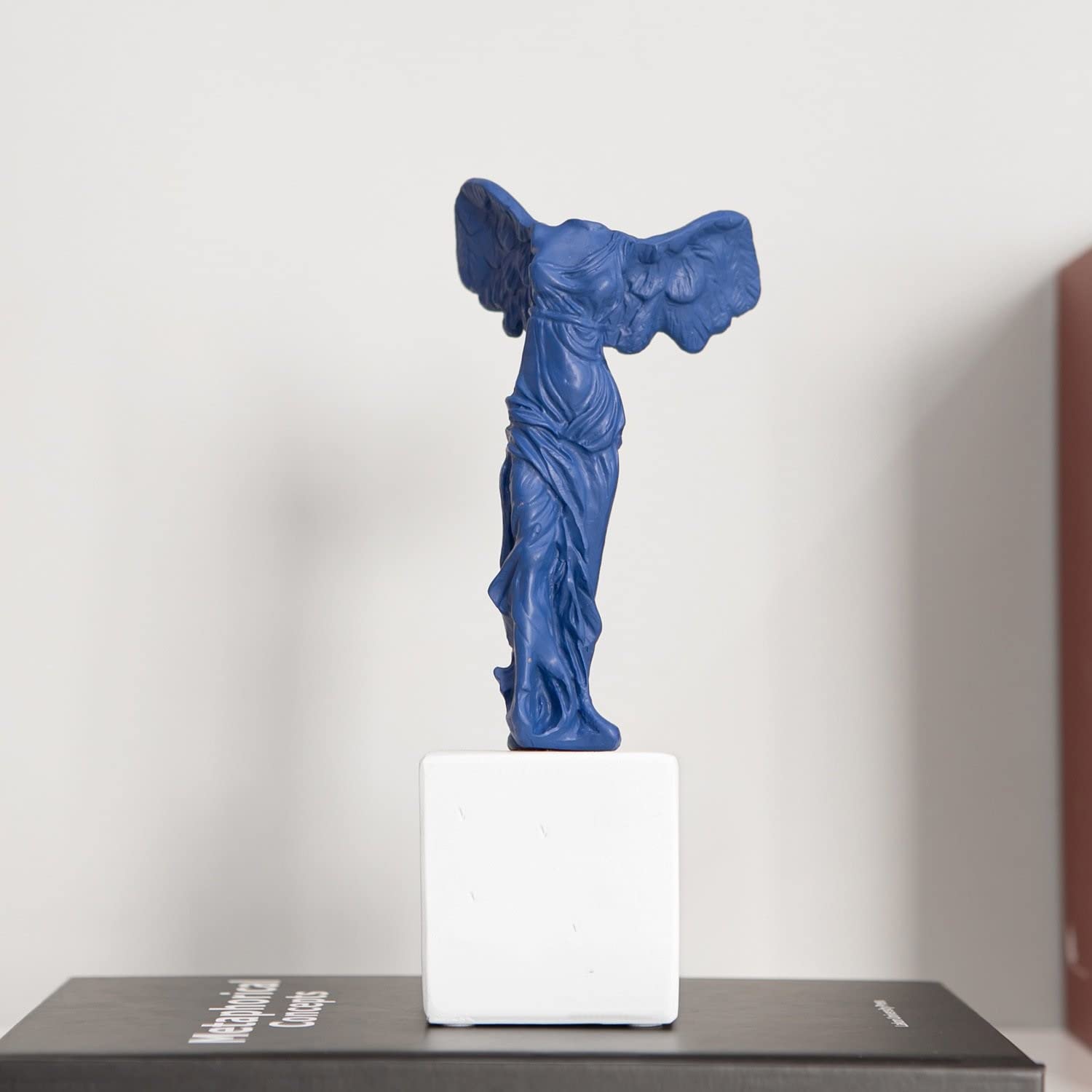 dekoracja do domu Skrzydlaty posąg bogini zwycięstwa, figurka rzeźby do domu półka na stół Decor Ornamnets Blue figurka dekoracyjna