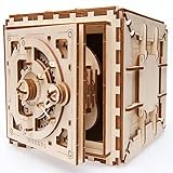 3D-Holzbausatz Tresor mit persönlicher Zahlenkombination. Bei diesem Modell von UGEARS handelt es sich um einen echten Tresor mit Zahlenschloss er kann mit einer geheimen Zahlenkombination aus 3 Ziffern geöffnet werden