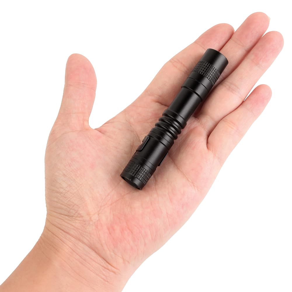 Paquete de 5 mini linternas pequeñas LED potentes de alto lúmenes tácticos con clip, linterna compacta de bolsillo portátil delgada para inspección de emergencia, batería AAA, resistente al