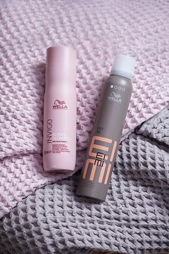 Wella Eimi Dry Me – Trockenshampoo mit Tapiokastärke für müheloses Volumen – mattierendes Trockenshampoo mit flexiblem Halt für ein aufgefrischtes Haarstyling – 1 x 65 ml