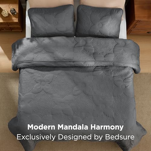 Image of Bedsure King Size Quilt Set - Lightweight Bedspreads King Size, Stitch-Free Ultrasonic Quilting Coverlet, All-Season Dark Grey Comforter Set, Pet-Friendly Soft Machine Washable Bedding (106 inchx96 inch)