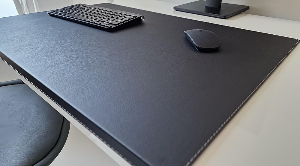 Gewinkelte Schreibtischunterlage mit Kantenschutz sanft lux Leder 90 x 47 Schwarz Silbergraue Naht