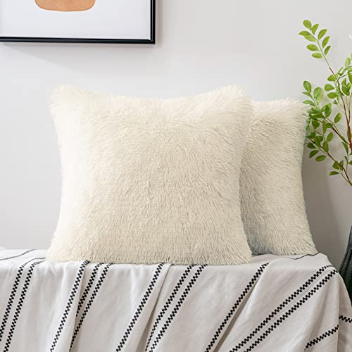 Woaboy 2er Set Kissenbezüge Künstlich Pelz Kissenhülle Weiche Kuschelkissen Kuschelige Couchkissen Flaumige Plüschkissen Dekokissen für Sofa Schlafzimmer Büro 45x45 cm Beige Cover