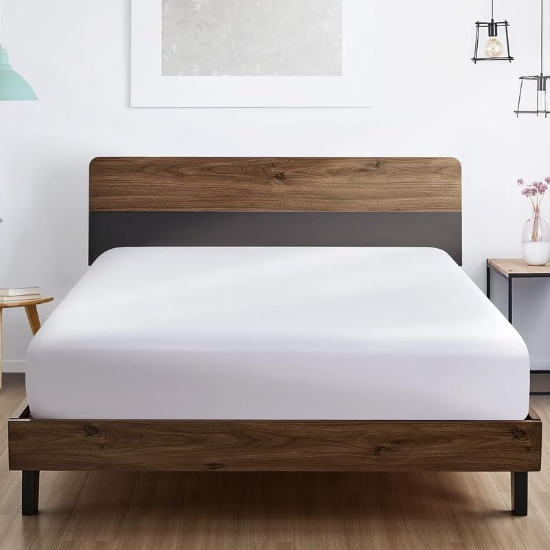 Image of Amazon Brand - Umi Cotton Feel Glace Cotton Fade Resistant Elastic Fitted Double Bed Bedsheet with 2 Pillow Covers Fits Upto 8 inches Mattress, Size- 72x72x10 Inches, White
