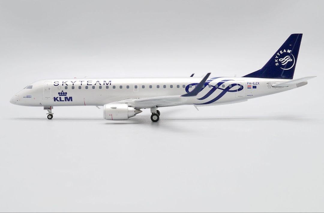 KLMオランダ航空 ERJ-190 PH-EZX 1/200 KLMオランダ航空 ERJ-190 PH-EZX 1/200 - メルカリ