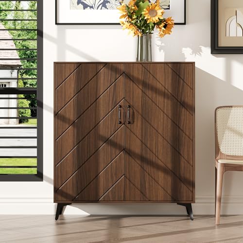 PREMTURE Aparador Nogal 100cm con Frente Chevron – Cómoda con 2 Puertas de Madera, 4 Compartimentos & Patas Metálicas Negras, 88kg – Mueble Alto Estilo Vintage para Salón & Pasillo, 100×115×38cm
