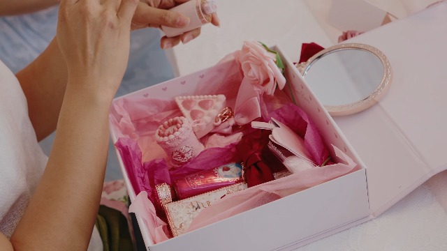 Amazon.com : Flower Knows Strawberry Cupid 5-Piece Makeup Gift Box