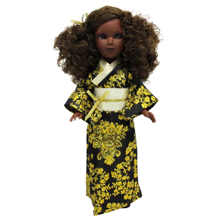 FOLK Muñeca Mari's Original Artesanía 41 cm., mulata colección Vestido Geisha Negro Kimono Japonés. Fabricada en España