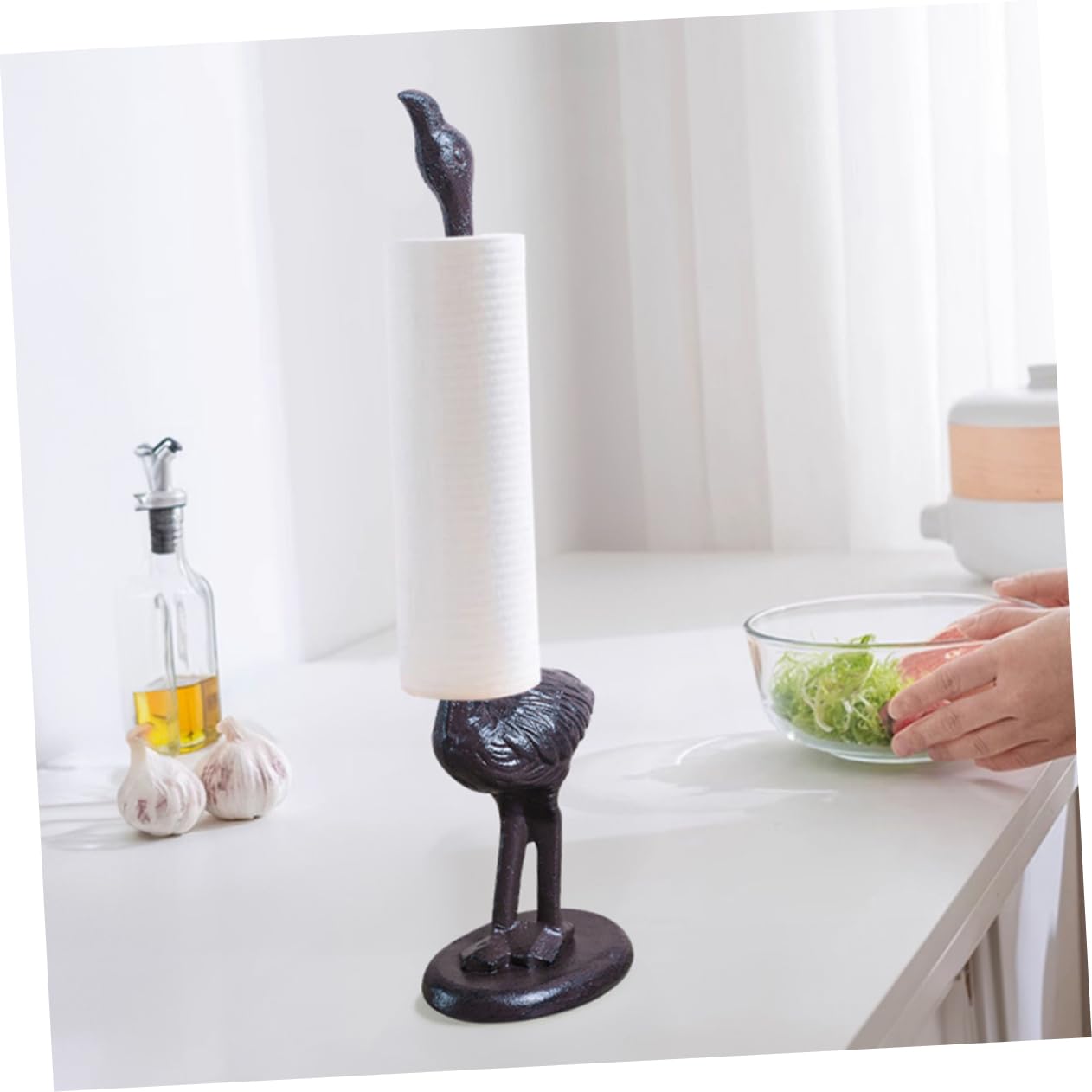 Flamingo Papierhandtuchständer aus Eisen, Stehendes Tierfiguren Design | Rutschfester Standfuß, Schwarz, Leicht zu Bewegen, für Bad und Wohnzimmer Geeignet