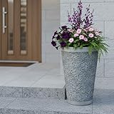 Aspecto de piedra atemporal con carácter. Piedra artificial de alta calidad con aspecto de pizarra realista que da a las macetas un aspecto natural y elegante. La superficie texturizada combinada con bordes claros combina perfectamente con la arquitectura moderna y elegantes espacios al aire libre.