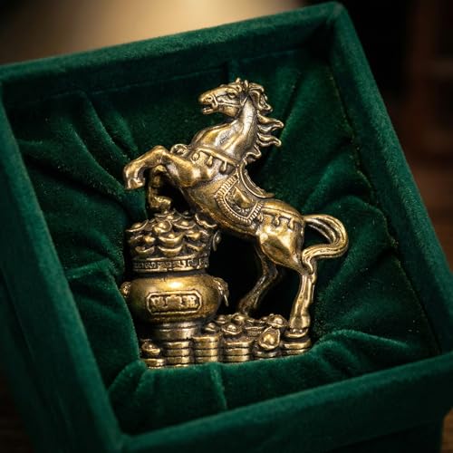 Figurine de cheval en laiton pour sublimer votre bibliothèque de salon
