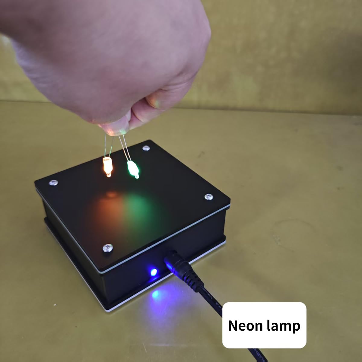 SSTC Drahtloses Beleuchtungsgerät – Arc Plasma Coil Desktop Toy, Wissenschaftliches Lernset, Berührbarer Künstlicher Blitzfunkenstrecken-Lichtbogenerzeuger, Experimentelles Desktop-Spielzeug