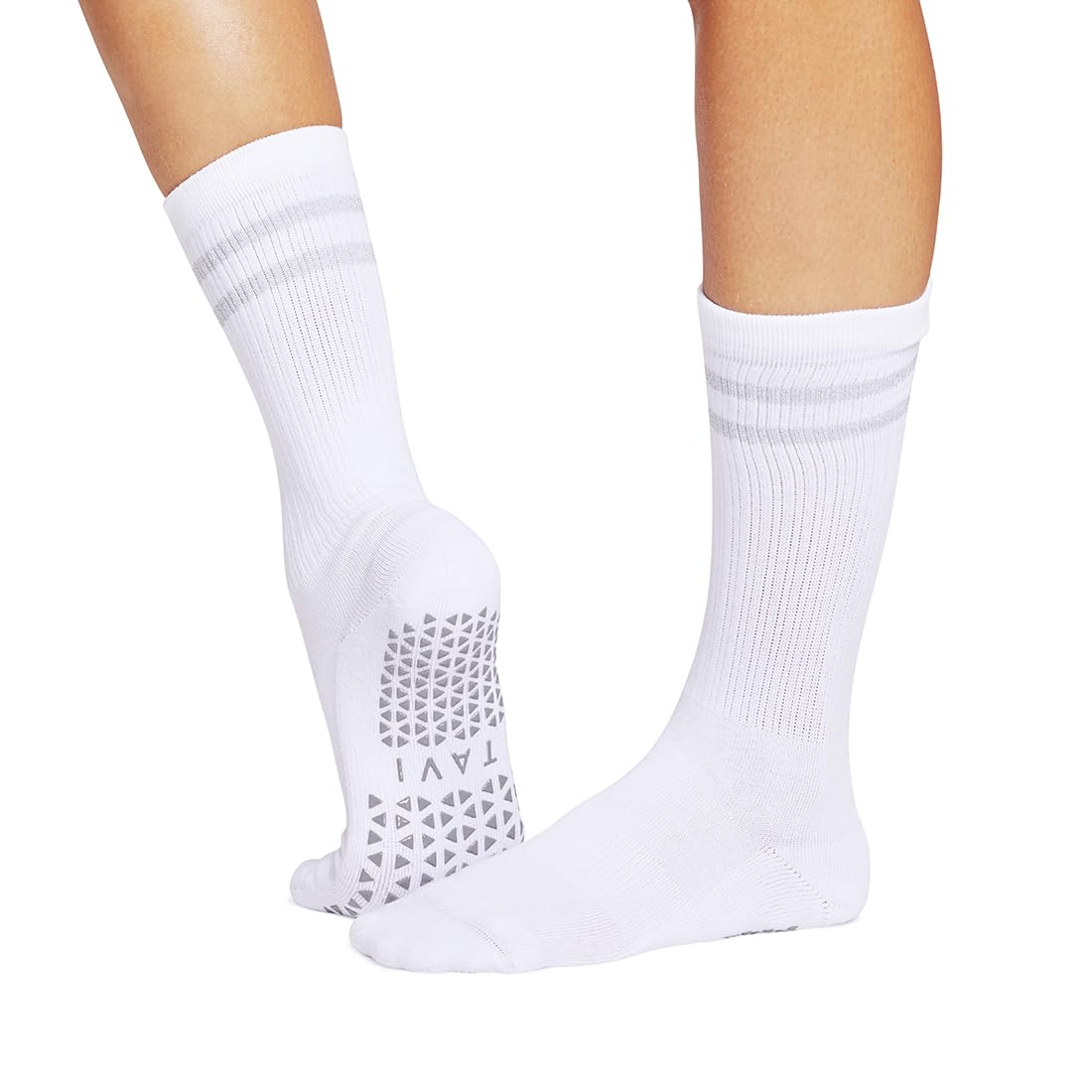 TAVI Kai Crew Grip - Calcetines para mujer, calcetines de pilates con agarres antideslizantes, soporte de arco, para yoga, barra, entrenamientos de estudio, Gris/blanco, paquete de 2, M