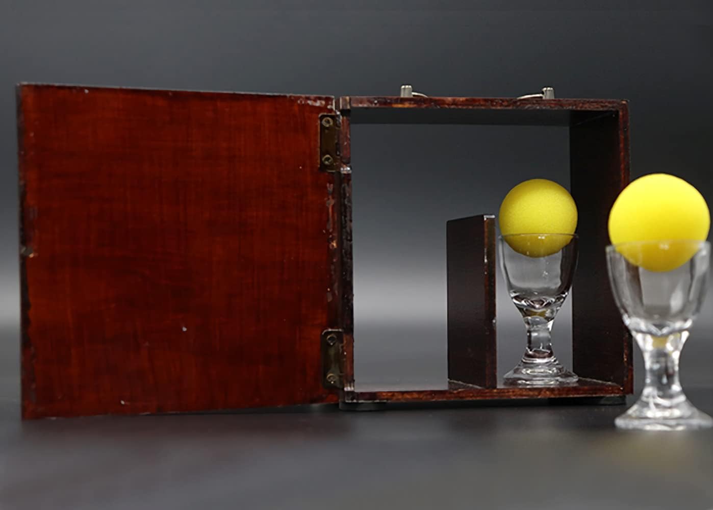 ZQION Astroball Magic Tricks Close up Magic Gimmick Stage Illusions Magician Props Prediction Mentalism Balls Jumping Appearing Vanishing