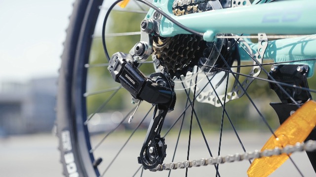 Amazon | HH HILAND マウンテンバイク 26インチ シマノ製21段変速