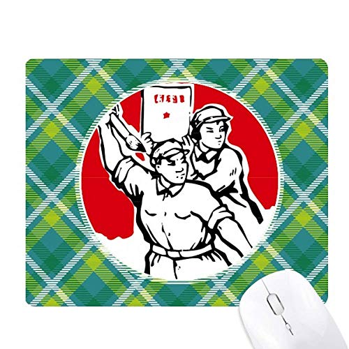 Tapis de souris réseaux verte avec grille de pixels rouges contrastés