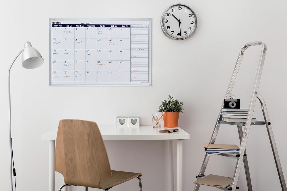 FRANKEN X-tra!Line Monatskalender mit Vorplanung für den Folgemonat, lackiert, magnetisch, beschreibbar, trocken abwischbar, mit Aluminiumrahmen, Magnettafel zur Wandbefestigung, 90 x 60 cm, VO-7