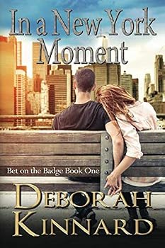 Paperback In a New York Moment (Bet on the Badge) Book