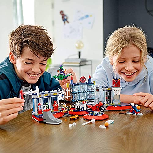 Marvel Spider-Man Attack on The Spider Lair 76175 Cool Building Toy, Featuring The Spider-Man Headquarters; Includes Spider-Man, Green Goblin and Venom Minifigures, New 2021 (466 Pieces) - Lego - Immagine 2