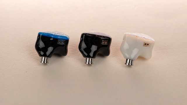 セール中！[美品]THIEAUDIO Hype4 4BA+2DD THIEAUDIO Hype 4 [White] 価格比較 - 価格.com