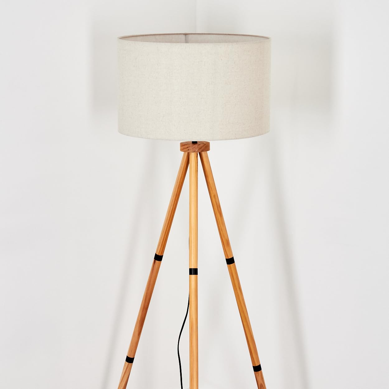 HOFSTEIN Stehleuchte Flemming, Stehlampe aus Holz/Metall im modernen Boho-Design, Schirm aus Stoff, Ø 50 cm, 152,5 cm, E27, Fußschalter - Wohnzimmer, Schlafzimmer, Esszimmer, Flur