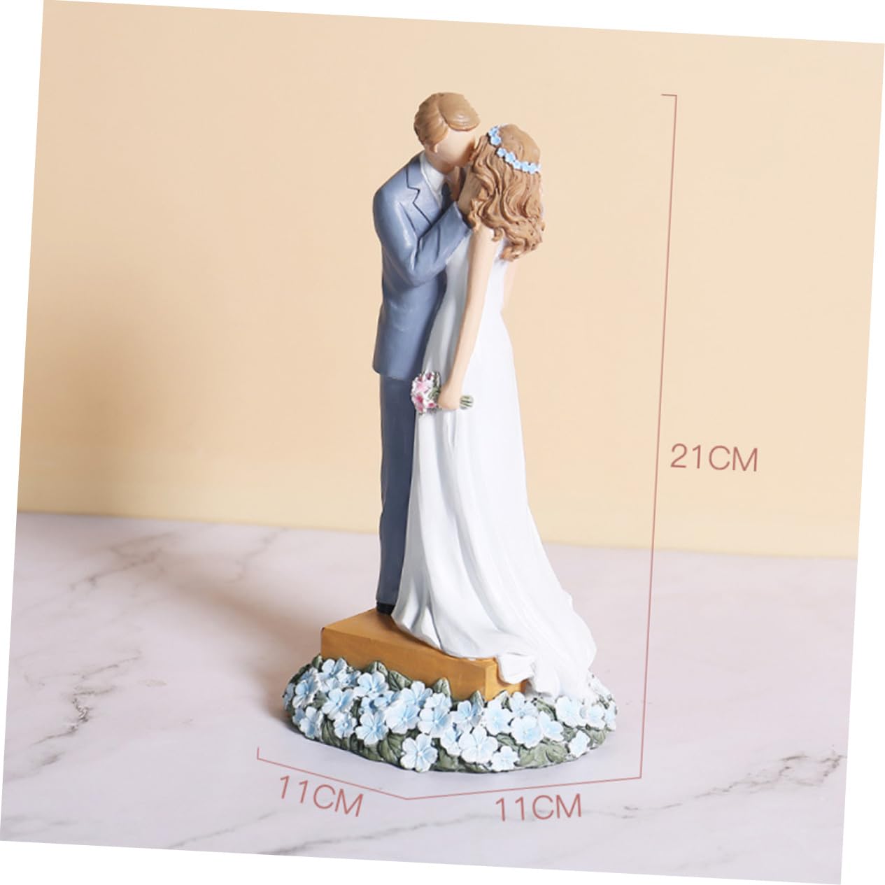 Hochzeitsskulptur aus Kunstharz Brautkleidornament als Wohnaccessoire Formstabile Hochzeitsdekoration für Tischschmuck Farbecht und Langlebig