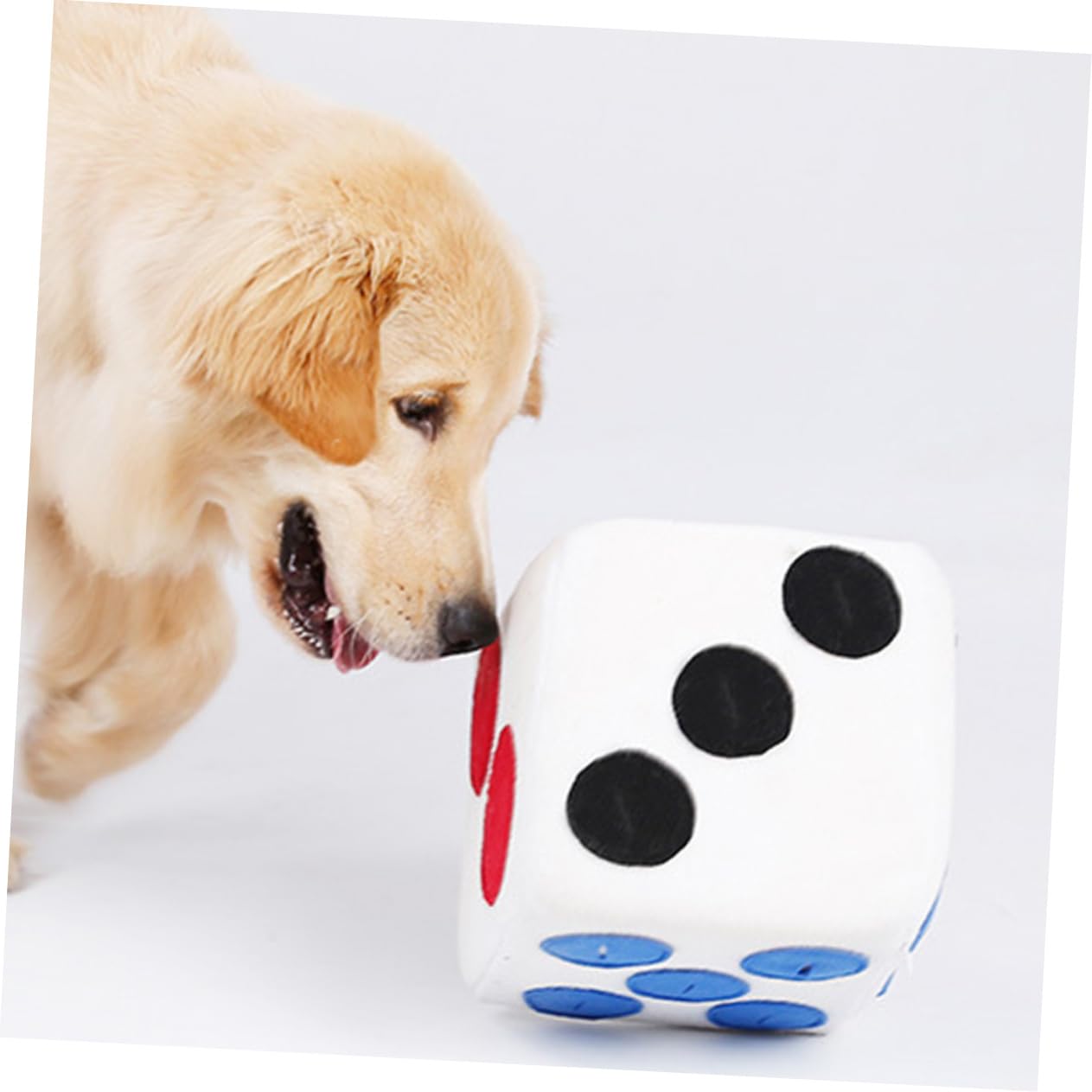 Kisangel Distributeur De Croquettes pour Animaux Forme Dé Jouet Olfactif Peluche Courte Alimentation Lente