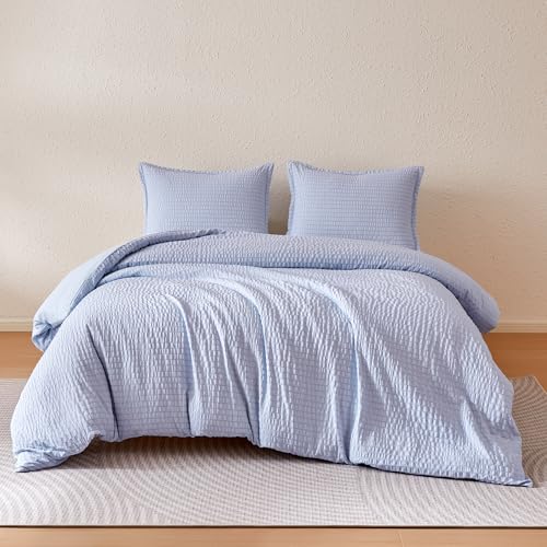 Image of Amazon Basics Duvet Cover Set Jacquard Geometric 3-Piece, with 1 Duvet Cover and 2 Pillow Shams, Comforter Not Included, Full, Blue Striped