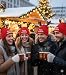 tshirtladen TEAM GLÜHWEIN Wintermütze S/M mit Rentiergeweih – rote Strickhaube bestickt – witzige Weihnachtskopfbedeckung für kleine Köpfe oder engen Sitz