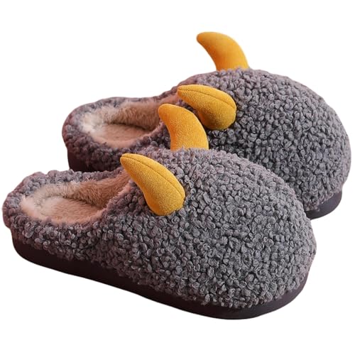 Pantoufle hiver femme contre le sol froid avec son fond épais