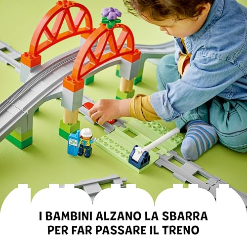 DUPLO Pack di Espansione Ponte e Binari Ferroviari Giocattolo - Giochi Didattici con 8 Pezzi di Rotaie, Ponte, Barriera e Mattoncino Interattivo - Regalo per Bambini e Bambine da 2 Anni - 10426 - Lego - Immagine 5