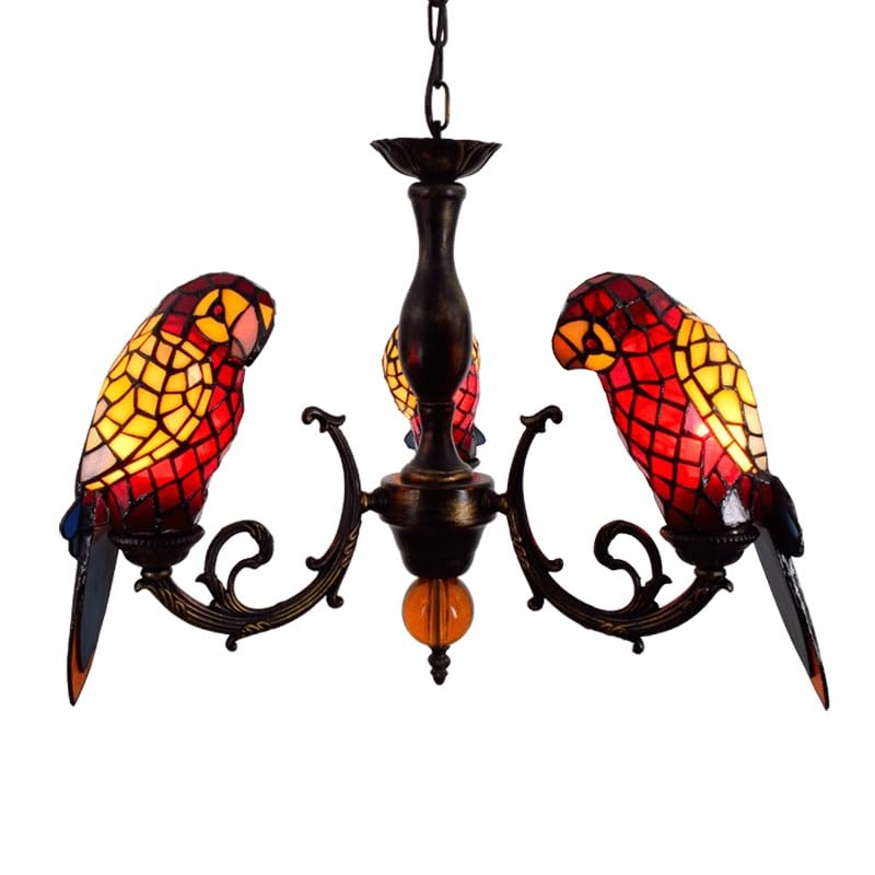 Lustre Tiffany en vitrail pour sublimer un salon sombre et triste