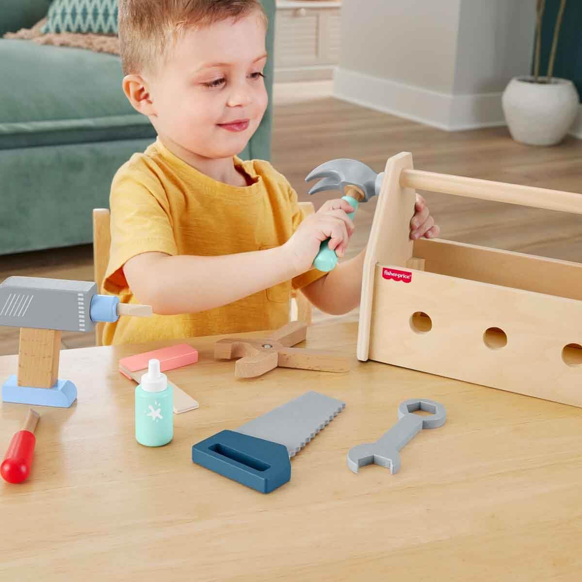 Fisher-Price - Set Attrezzi da Lavoro in Legno, Include 9 Strumenti tra Cui Vari Utensili e la Cassetta per riportli, per Il Gioco Creativo da Costruire, Giocattolo per Bambini, 3+ Anni, HYG50