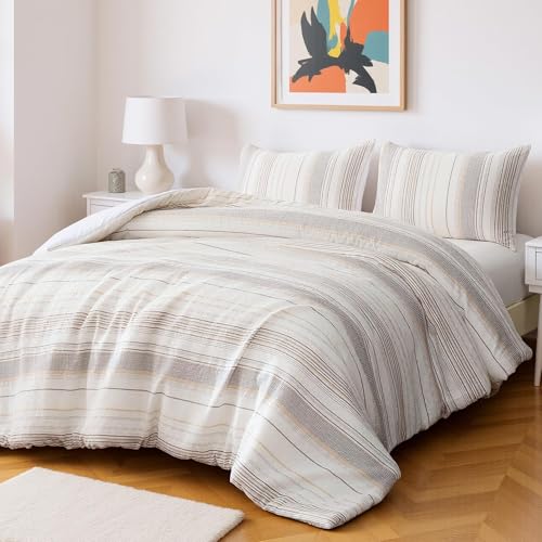 Image of Amazon Basics Comforter Set, 3-Piece Jacquard Comforter and 2 Pillow Shams, All-Season Bedding, King, Beige Striped