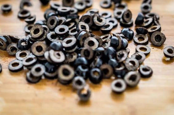 Royal Grove Black Olives l Low Fat Ready-to-Eat Healthy Snack, Source of Fibre l Enjoy as Topping for Pizza & Pasta l 3.1 KG| 1