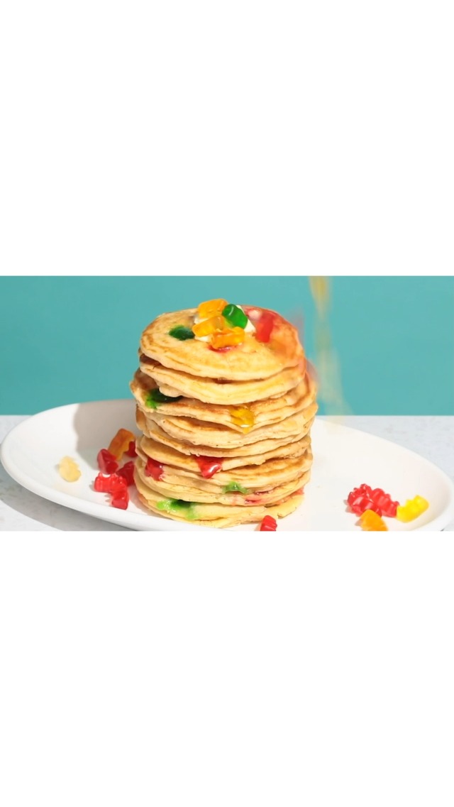 Image of The Unofficial Sims Cookbook: From Baked Alaska to Silly Gummy Bear Pancakes, 85+ Recipes to Satisfy the Hunger Need (Unofficial Cookbook Gift Series)