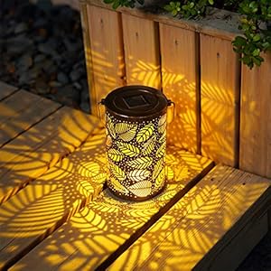 GIGALUMI Lantaarn op zonne-energie voor buiten, metalen buitenlantaarn om op te hangen, geweldige zonnelampdecoratie in brons voor tuin, terras, erf en gazon