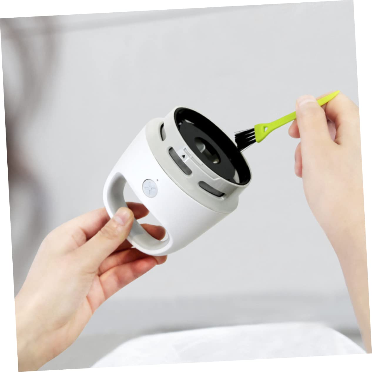 Levemolo Desktop Vacuum Cleaner Dust Collector Charging Portable for Crumbs Paper Pencil Shavings Made of Plastic for Home Office