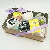 Regalo Muy Original para Recién Nacidos | 6 Cupcakes con: 1 BODY, 1 GORRITO, 2 pares de CALCETINES y 1 BABERO | Todo es de MARCA | Talla: 1-6 meses | Versión UNISEX
