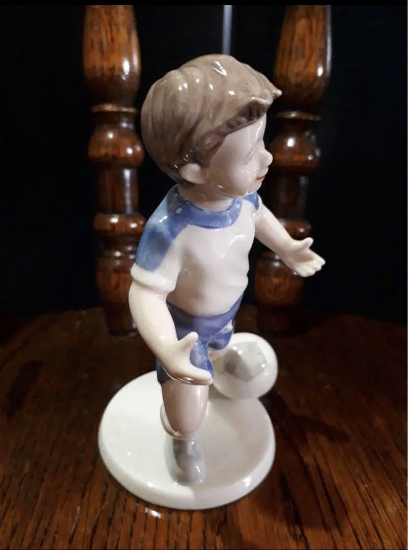 ロイヤルコペンハーゲン サッカー 少年 フィギュリン 陶器 置物 O44