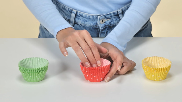 Lot De 100 Caissettes à Muffins Guardini Easy Bake - 7 Cm, Papier Sulfurisé, Coloris Assortis Aléatoires
