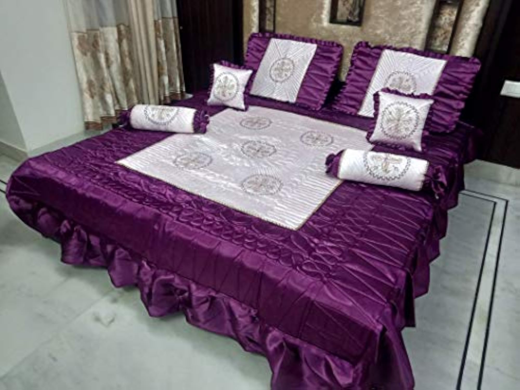 Satin King Size Bedding Set with 2 Pillow Covers and Cushions