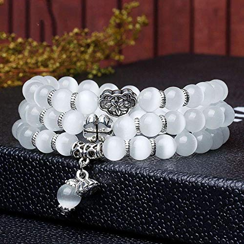 Pendentif en pierre naturelle de cristal blanc pour accessoiriser une tenue d'été