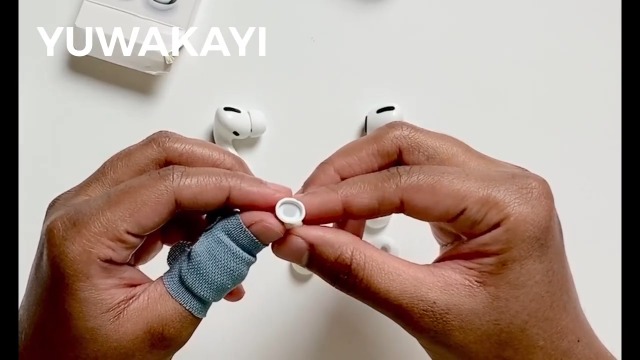 Watch YUWAKAYI Airpods pro ear tips on Amazon Live
