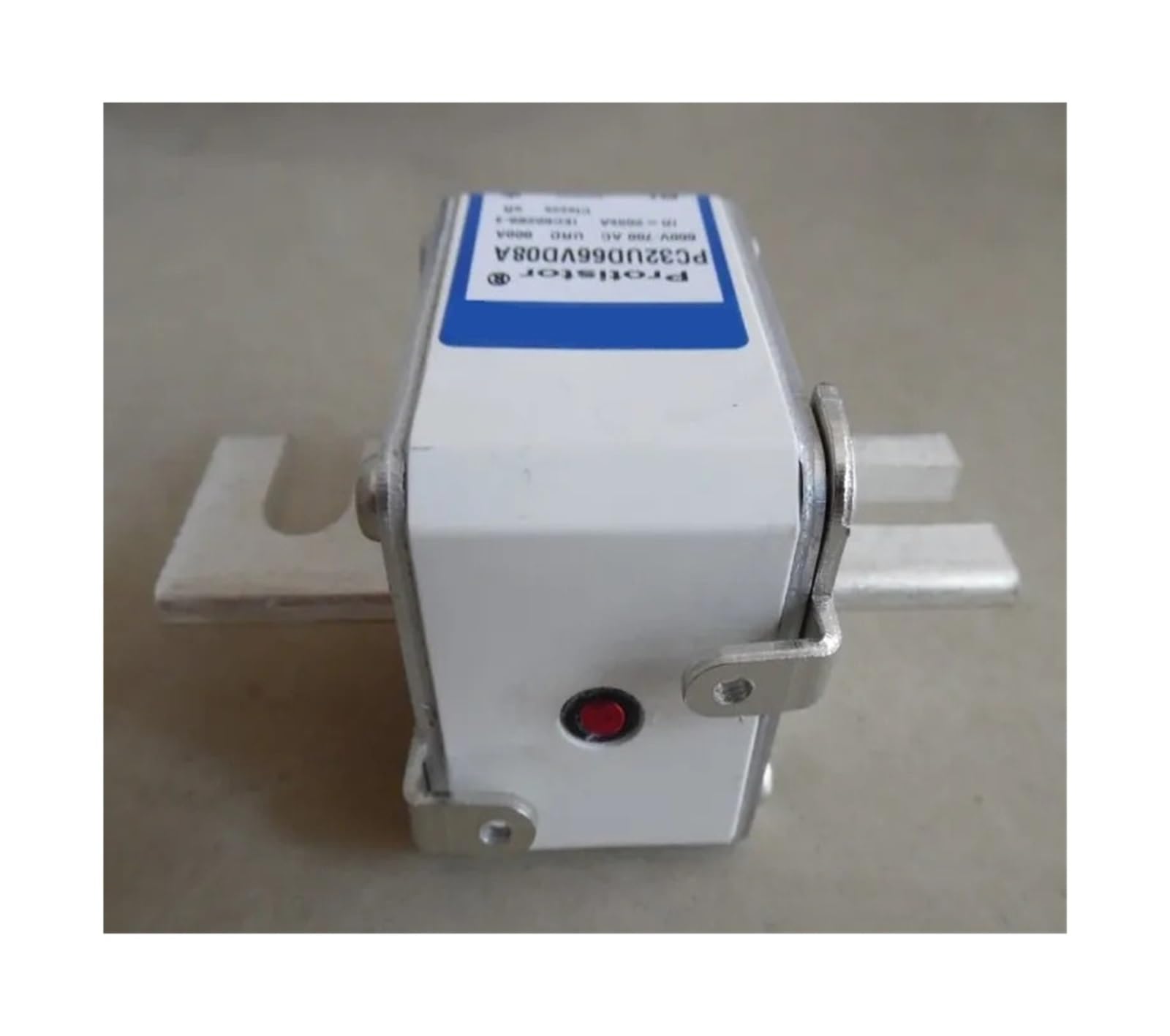 Fusibles PC32UD69V550A à PC32UD69V900A ultra-rapides pour protection industrielle Mersen
