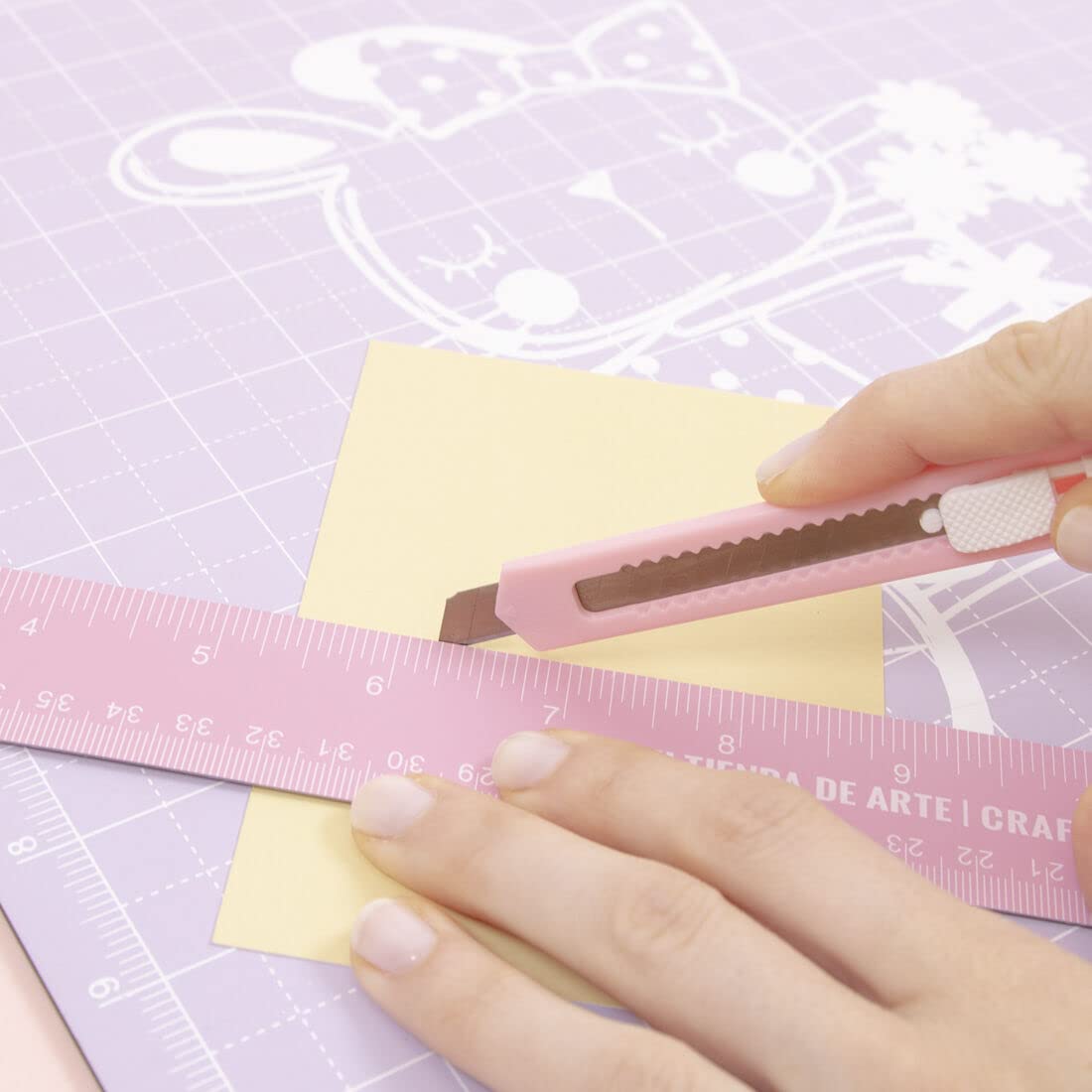 Craftelier Confezione 2 Cutter Rosa Turchese Impugnatura Antiscivolo 15x1,5 cm 15x2,5 cm Bloccaggio