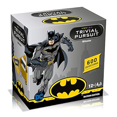 Winning Moves DC Comics Batman Trivial Pursuit Bitesize Juego de cartas, 600 preguntas sobre tus personajes favoritos con Batman, Harley Quinn y Teen Titans, juego trivial para mayores de 12 años | Ya disponible en tu tienda friki favorita! En mundofriki.es!
